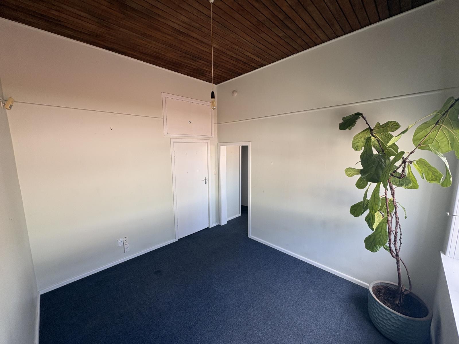 302 Southampton Street West, Hastings