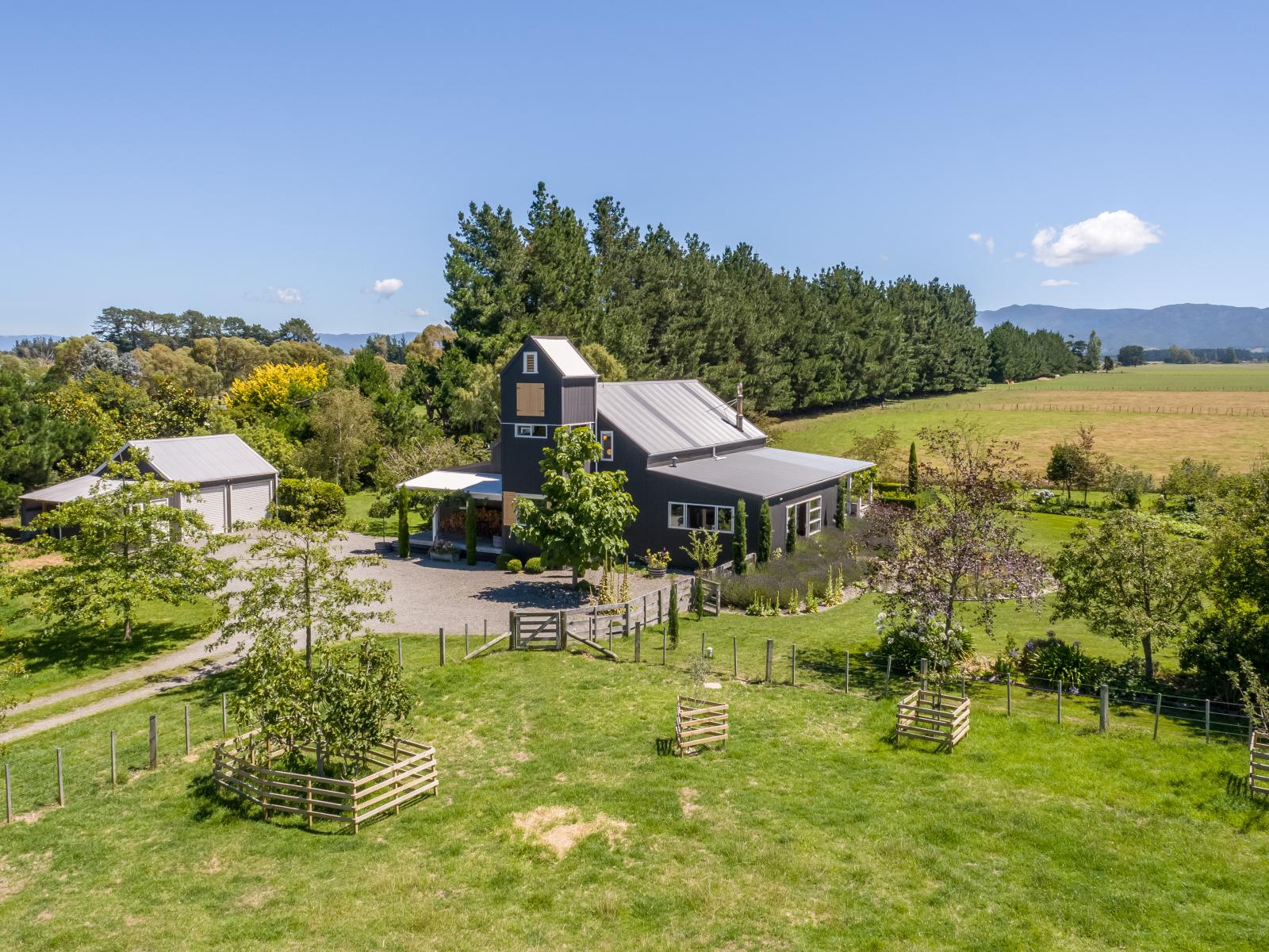 80 Battersea Road, Morisons Bush