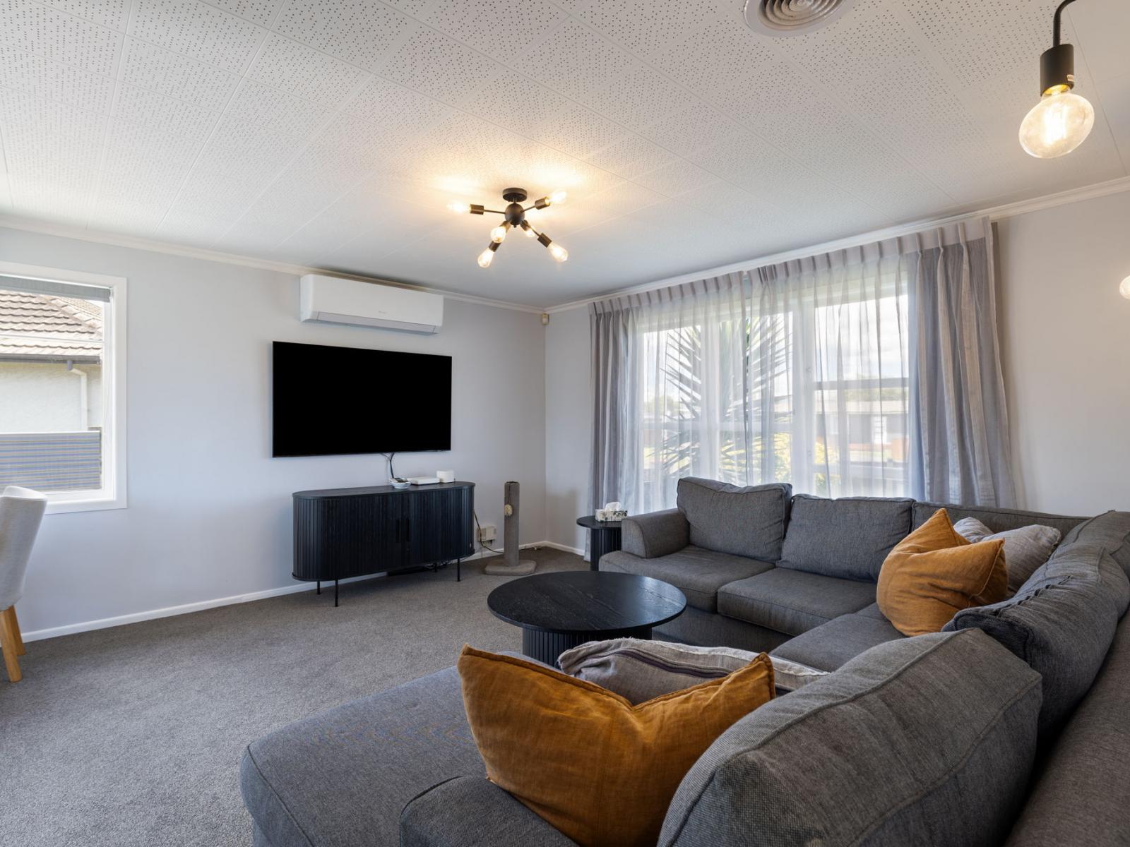 25 Battersea Place, Roslyn