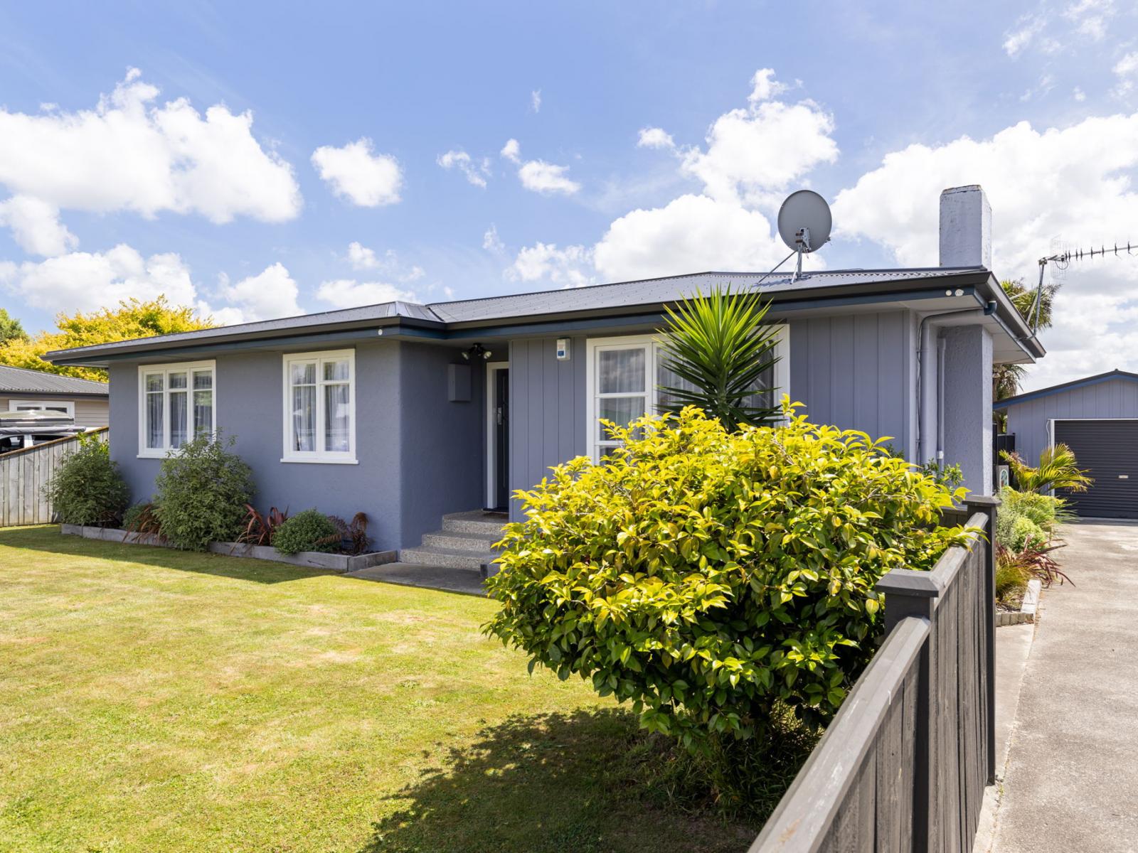 25 Battersea Place, Roslyn