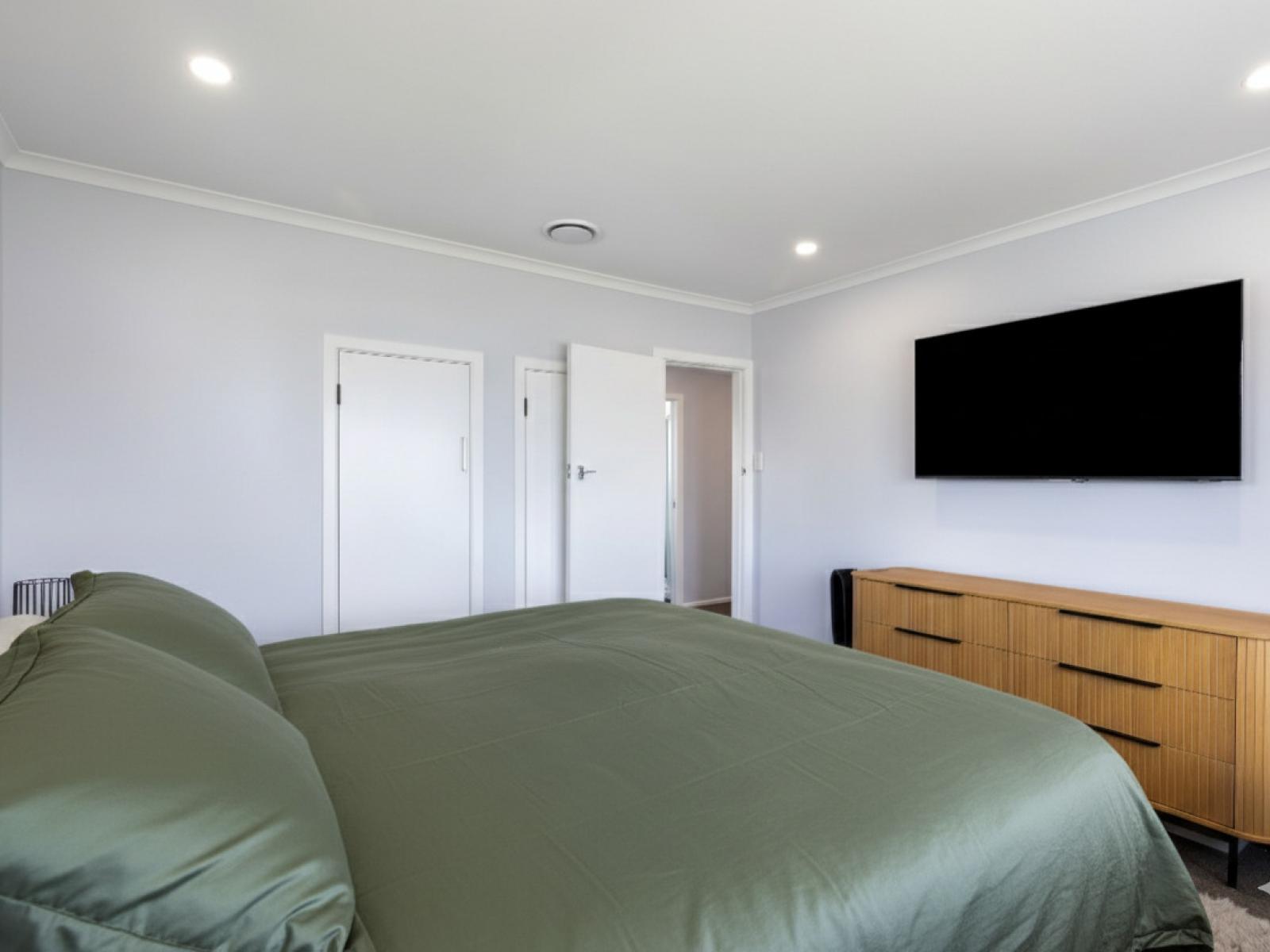 25 Battersea Place, Roslyn