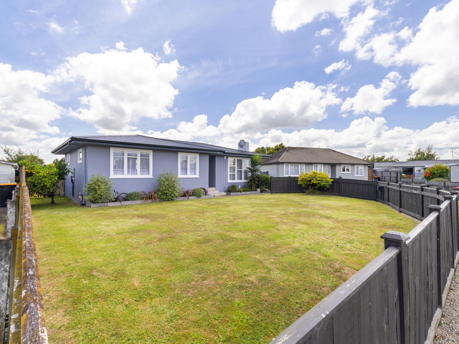 25 Battersea Place, Roslyn