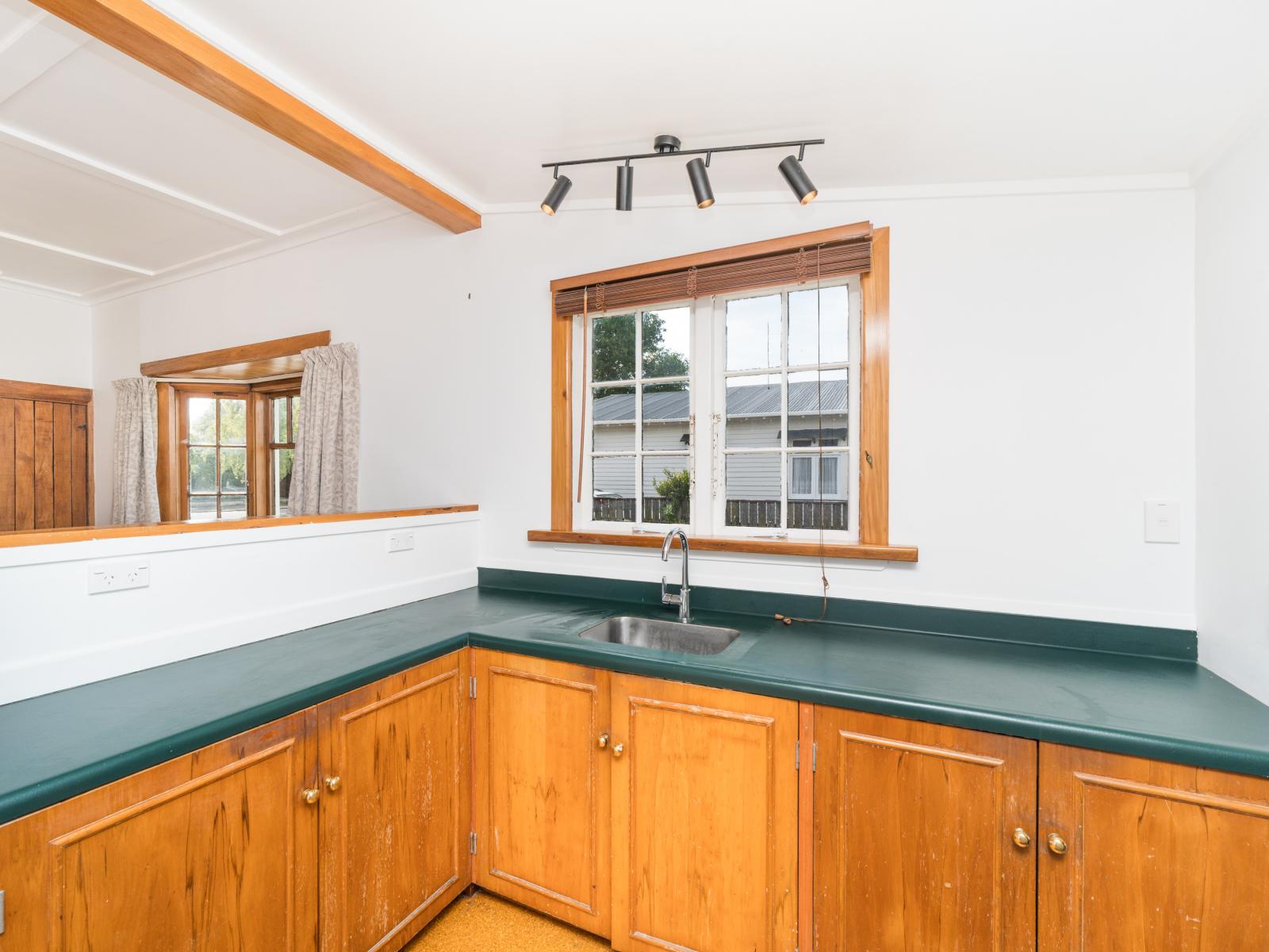 16 Ngaio Street, West End