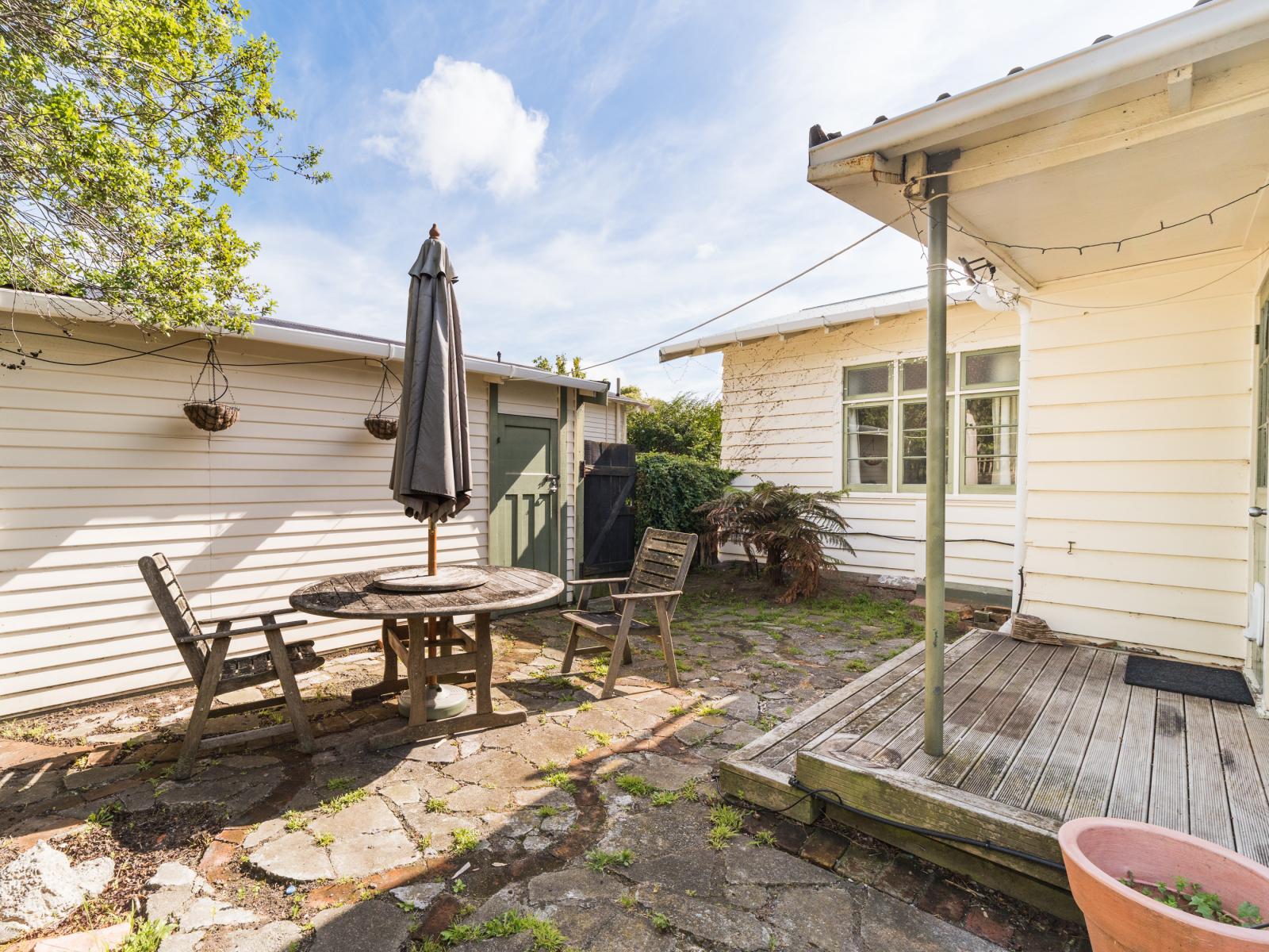 16 Ngaio Street, West End