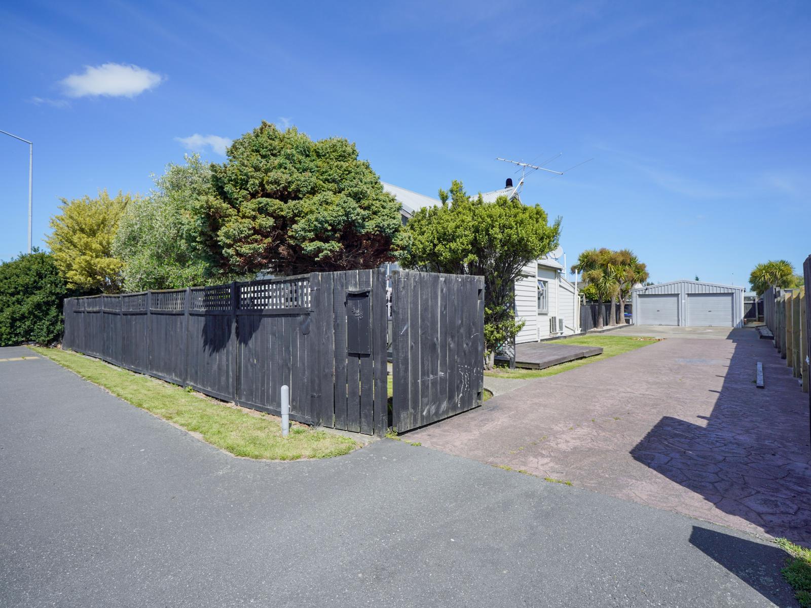 423 Tweed Street, Georgetown