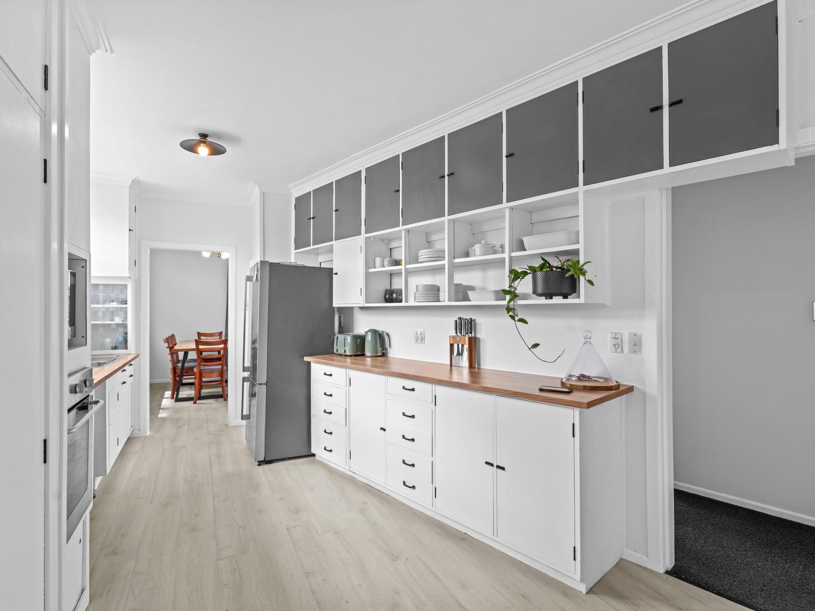 587 Queen Street East, Levin