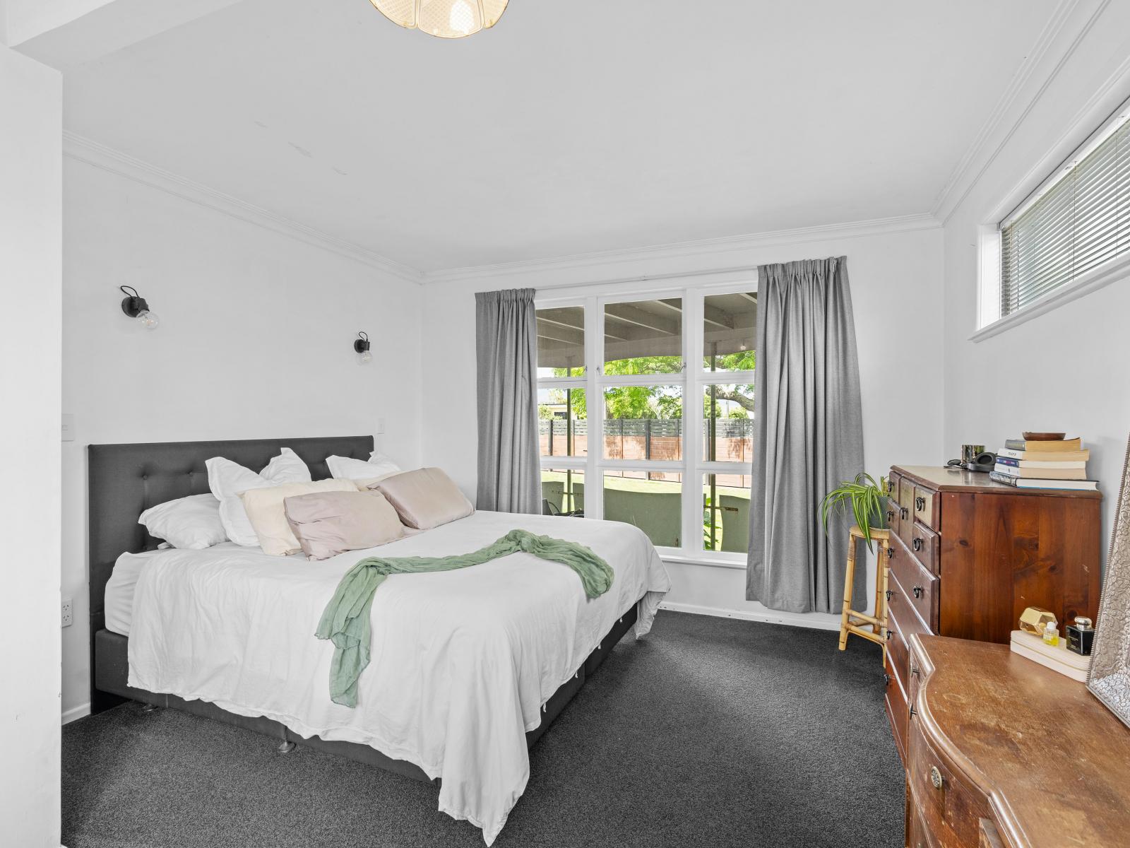 587 Queen Street East, Levin