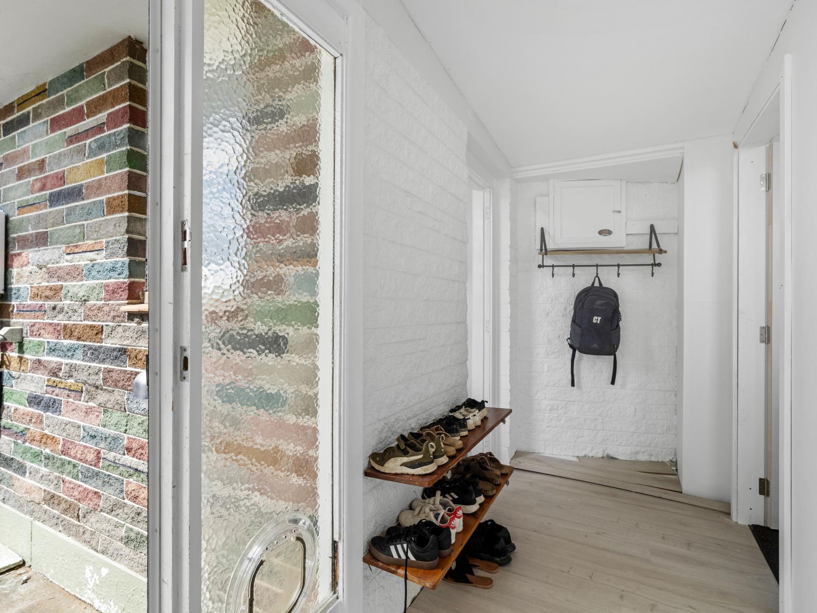 587 Queen Street East, Levin