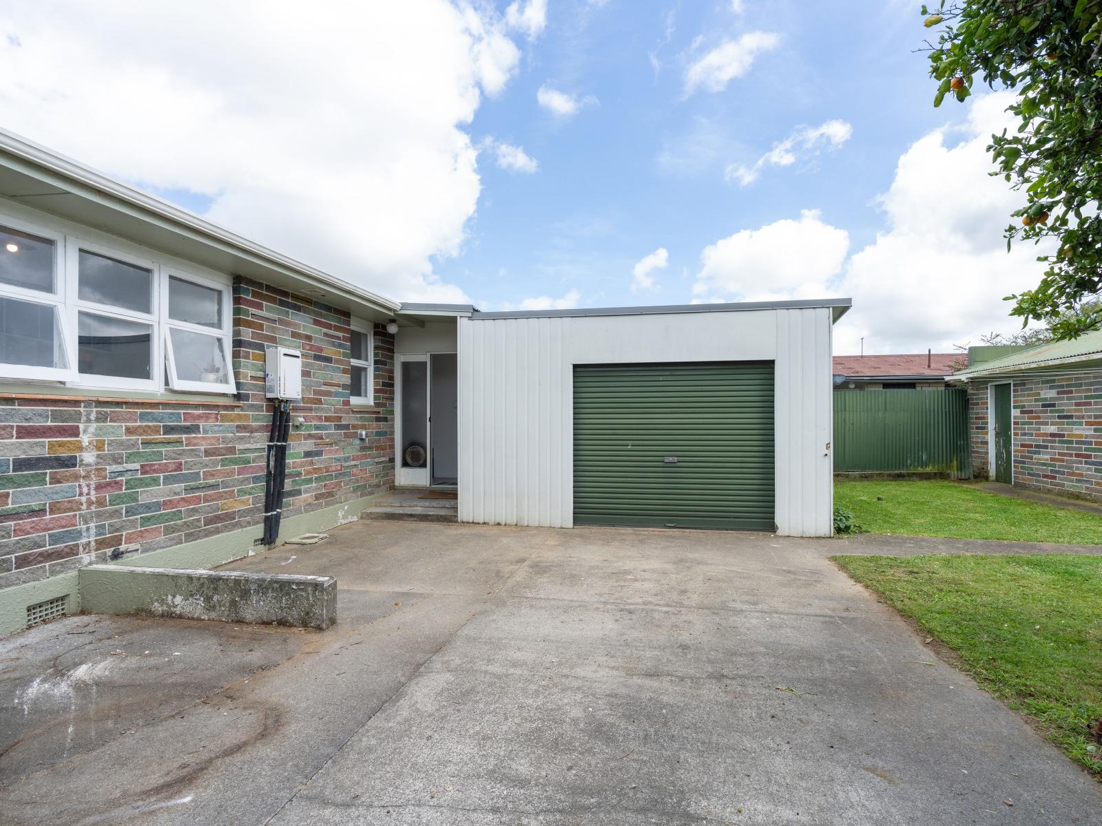 587 Queen Street East, Levin