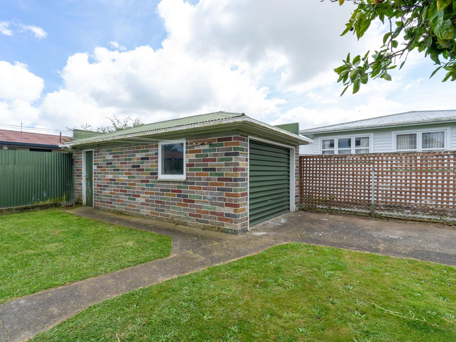 587 Queen Street East, Levin