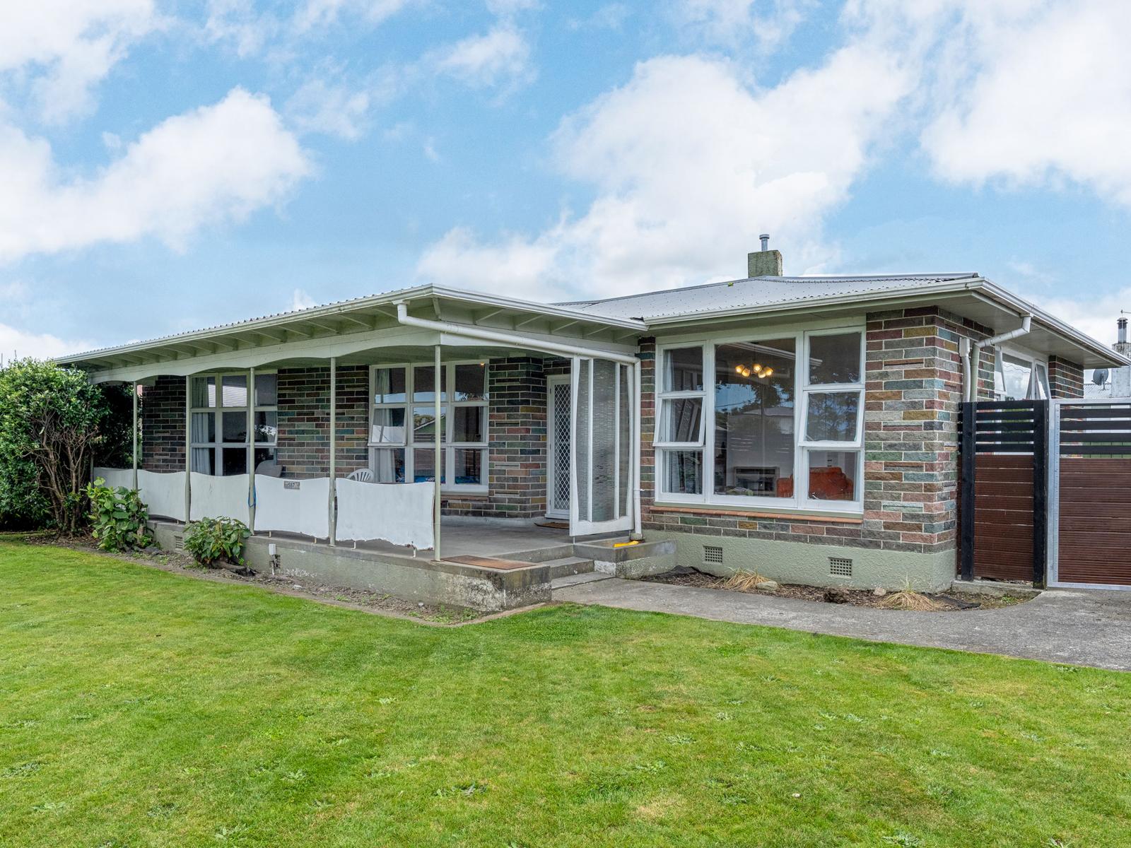 587 Queen Street East, Levin