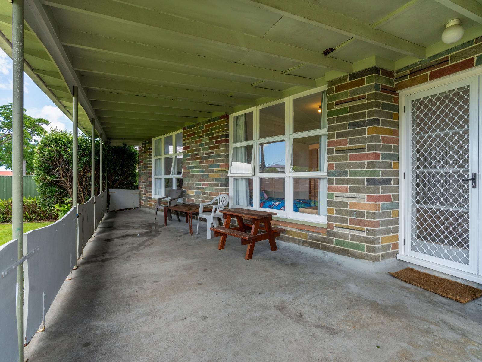 587 Queen Street East, Levin