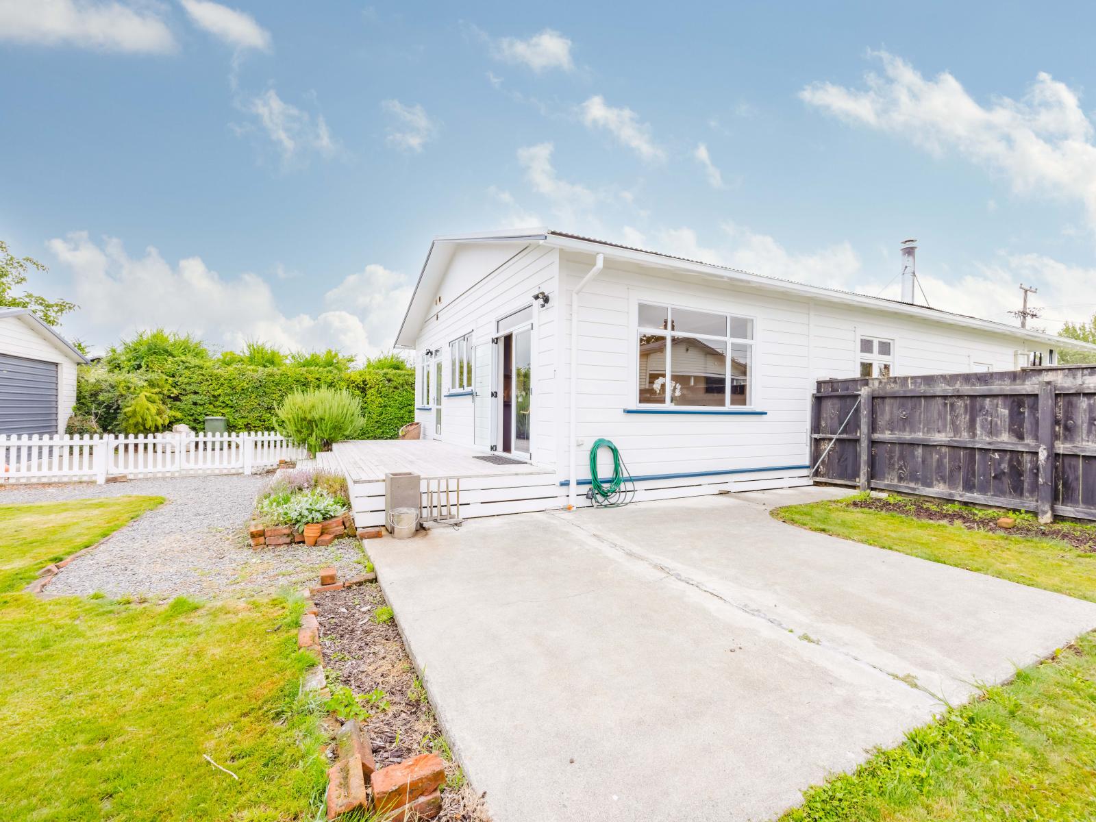 14 Francis Drake Street, Waipukurau