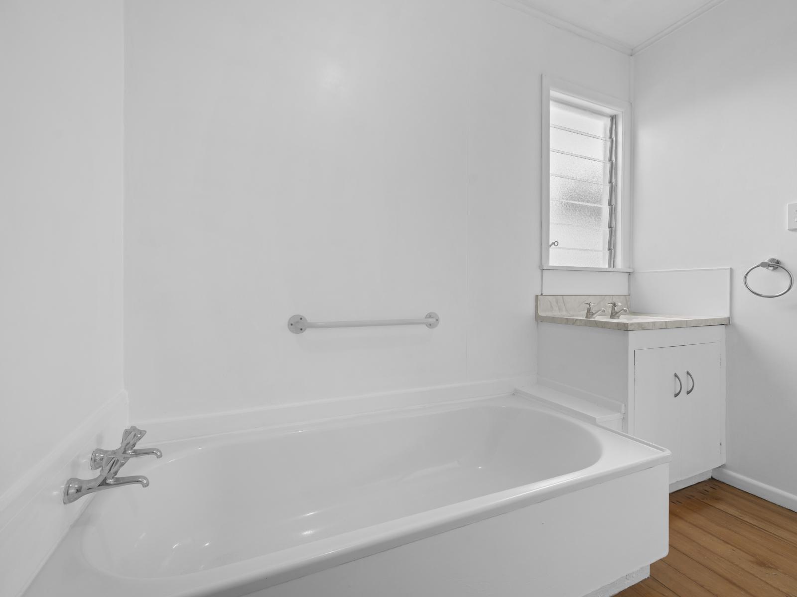 802A Clive Street, Akina