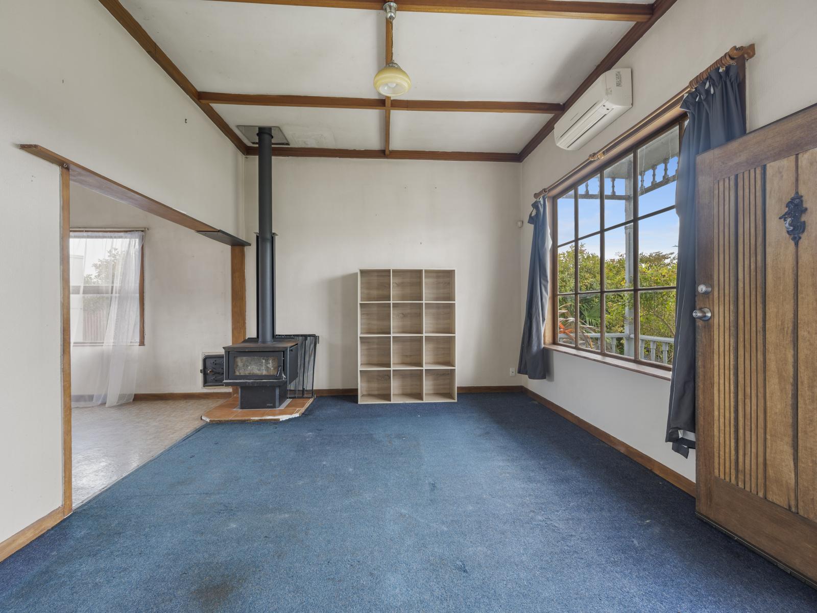 817 Lyell Street, Akina