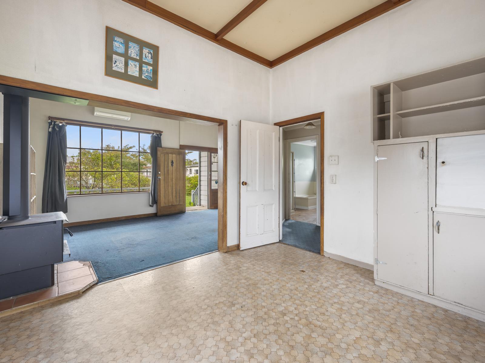 817 Lyell Street, Akina