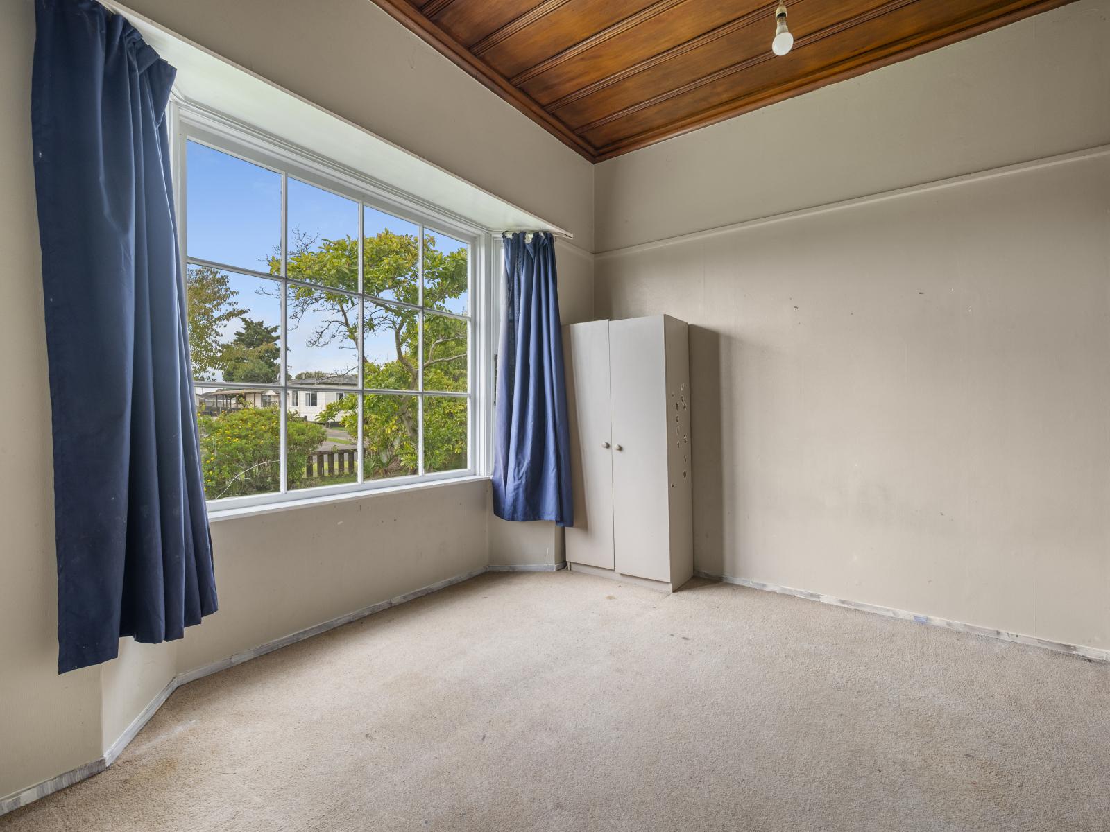 817 Lyell Street, Akina