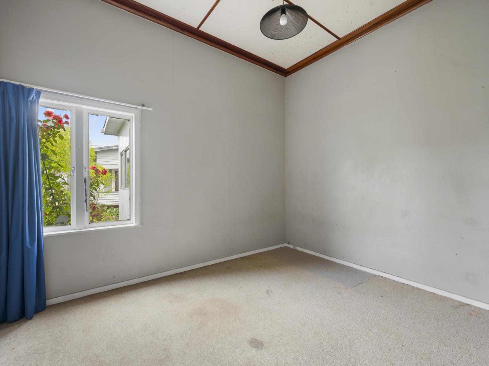 817 Lyell Street, Akina