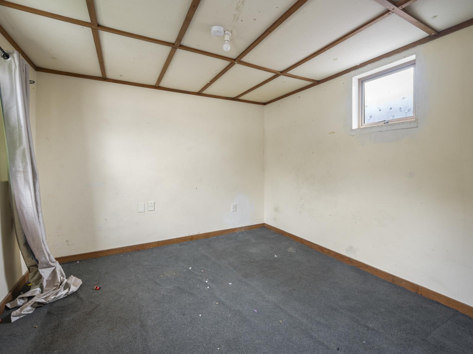 817 Lyell Street, Akina