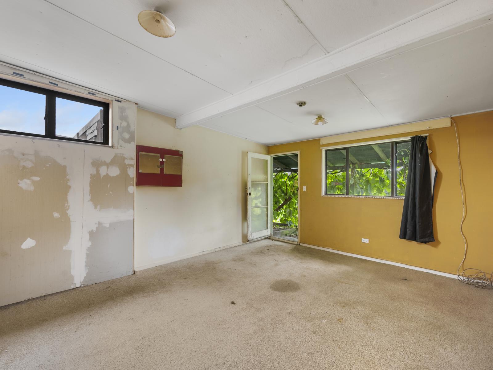 817 Lyell Street, Akina