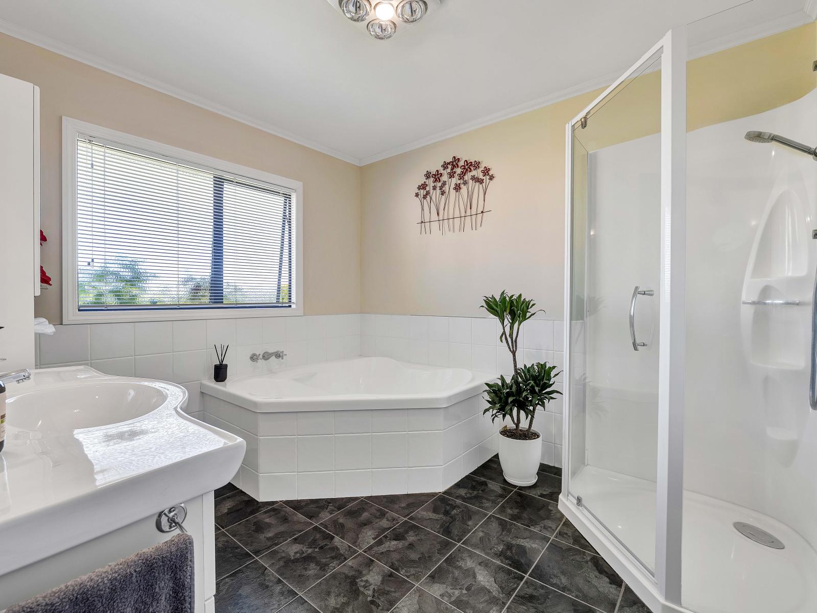 12C Takiroa Street, Urenui