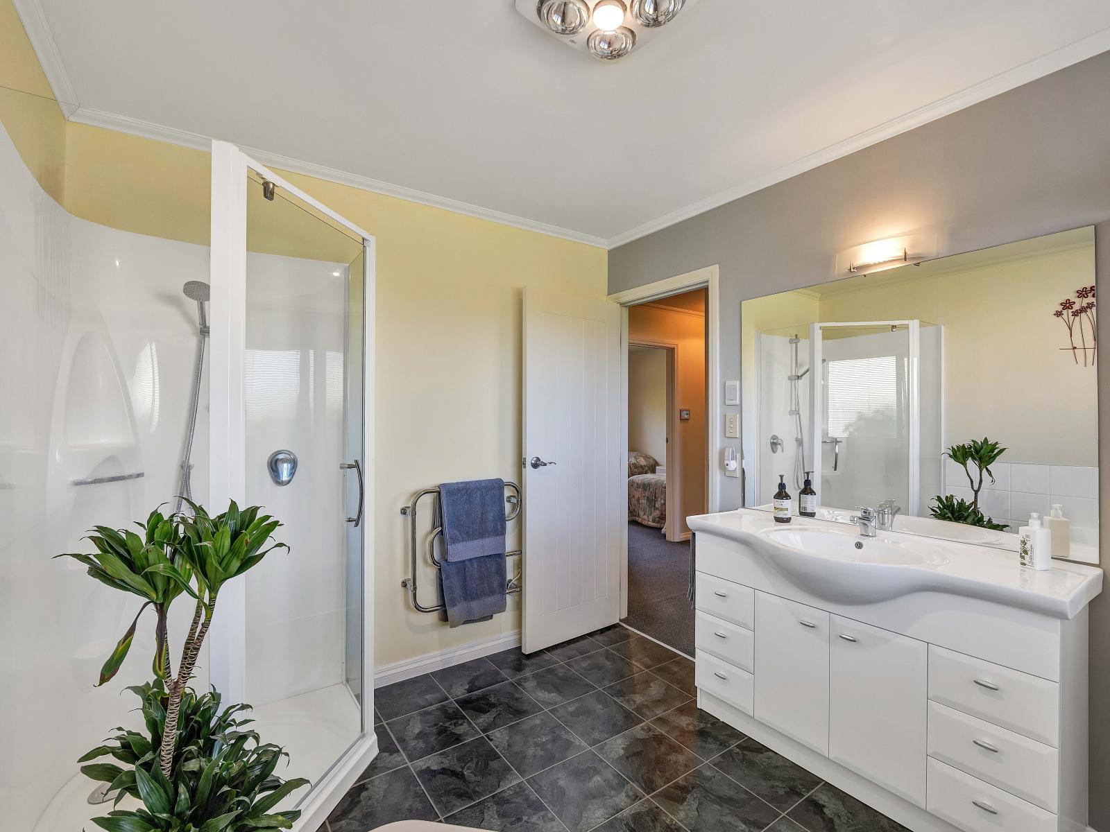 12C Takiroa Street, Urenui