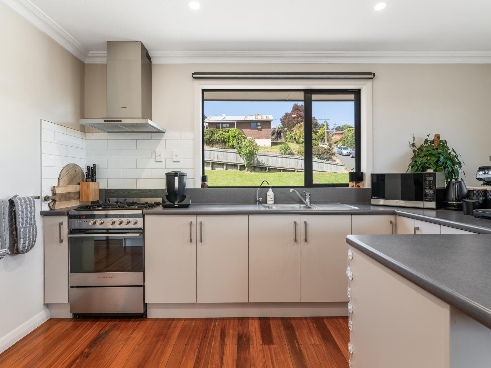 90 Main South Road, Green Island