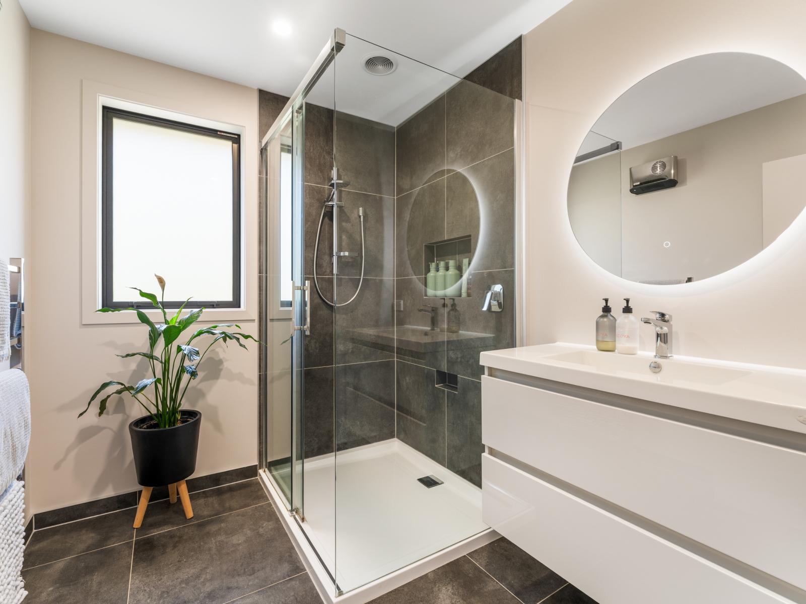 90 Main South Road, Green Island