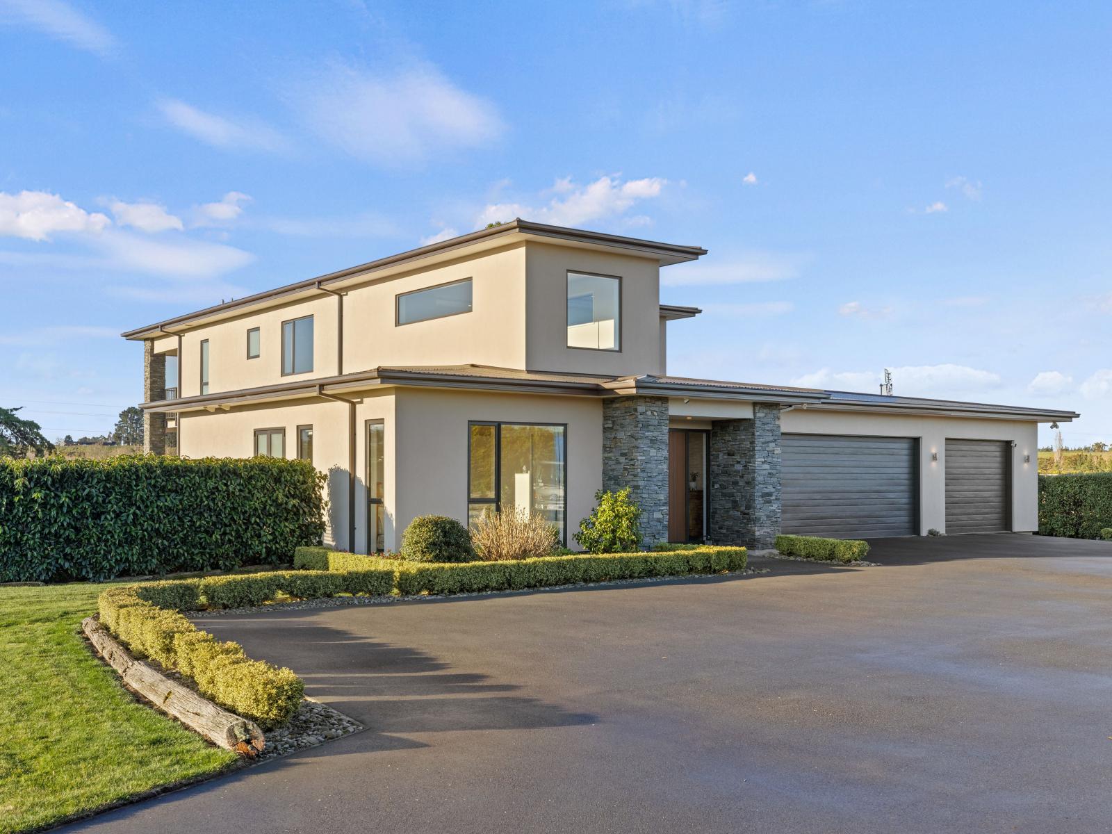 1 Hayfield Terrace, Cust