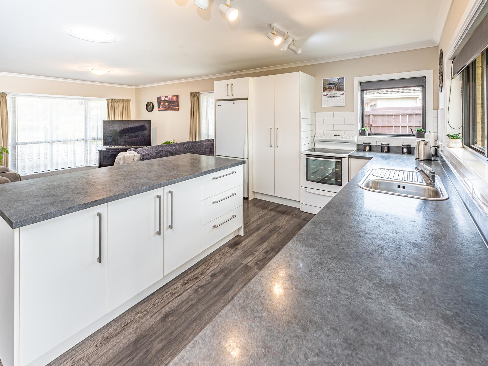 10 Kakaho Drive, Tawhero