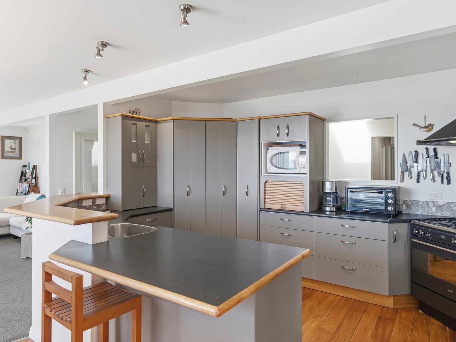 60 The Esplanade, Raumati South