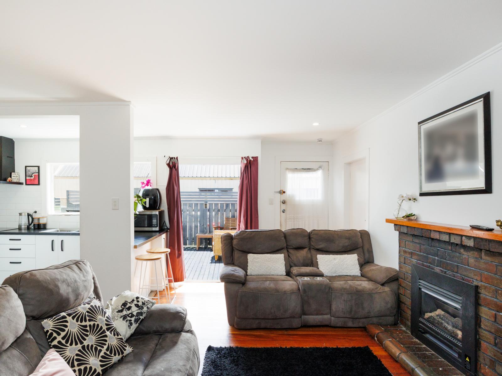 16 Thomson Street, West End