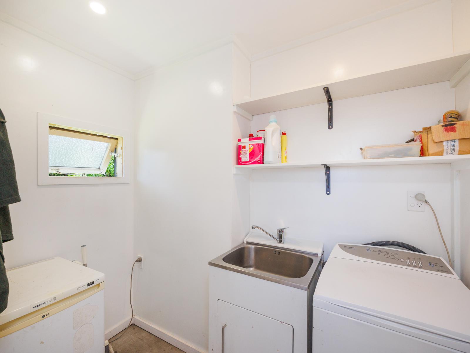 16 Thomson Street, West End