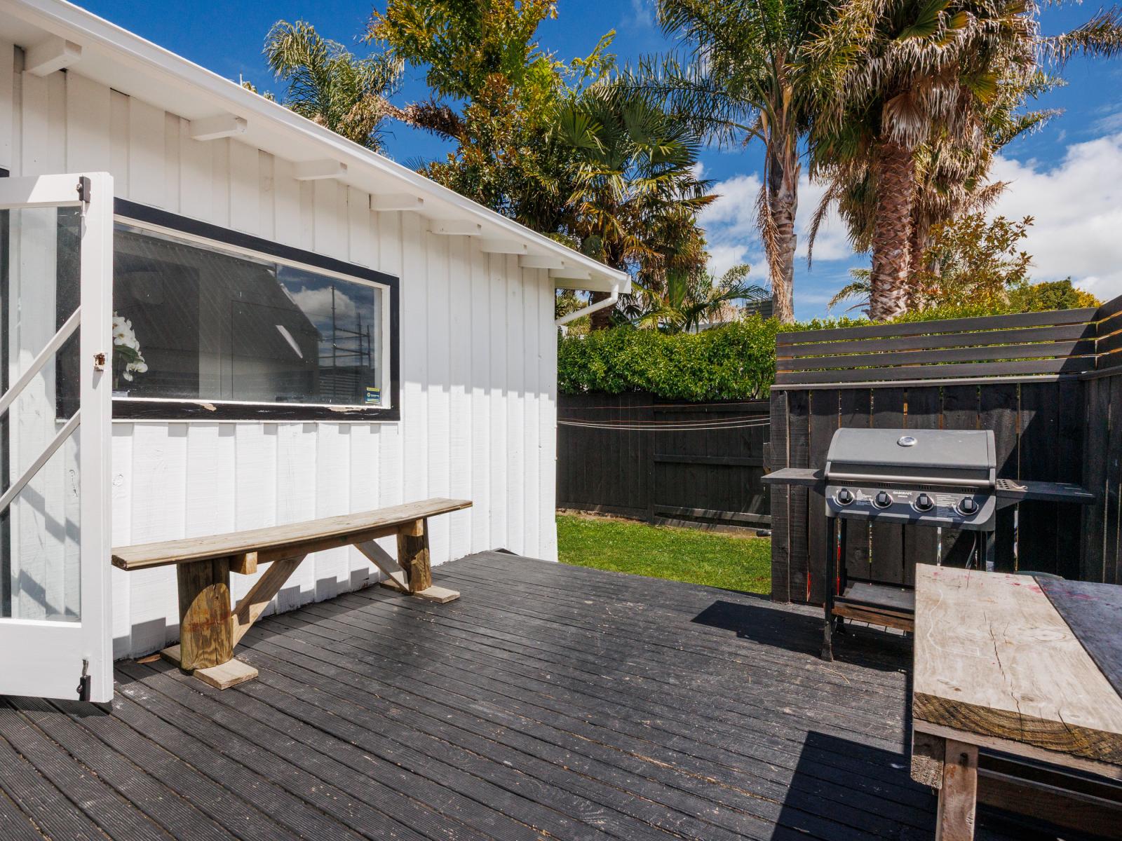 16 Thomson Street, West End