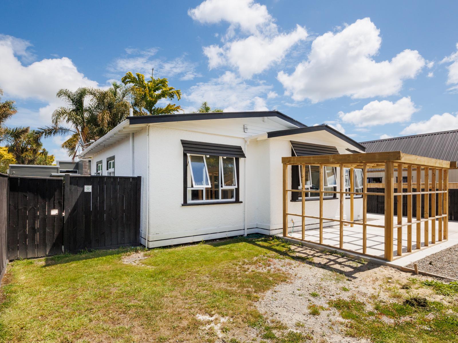 16 Thomson Street, West End