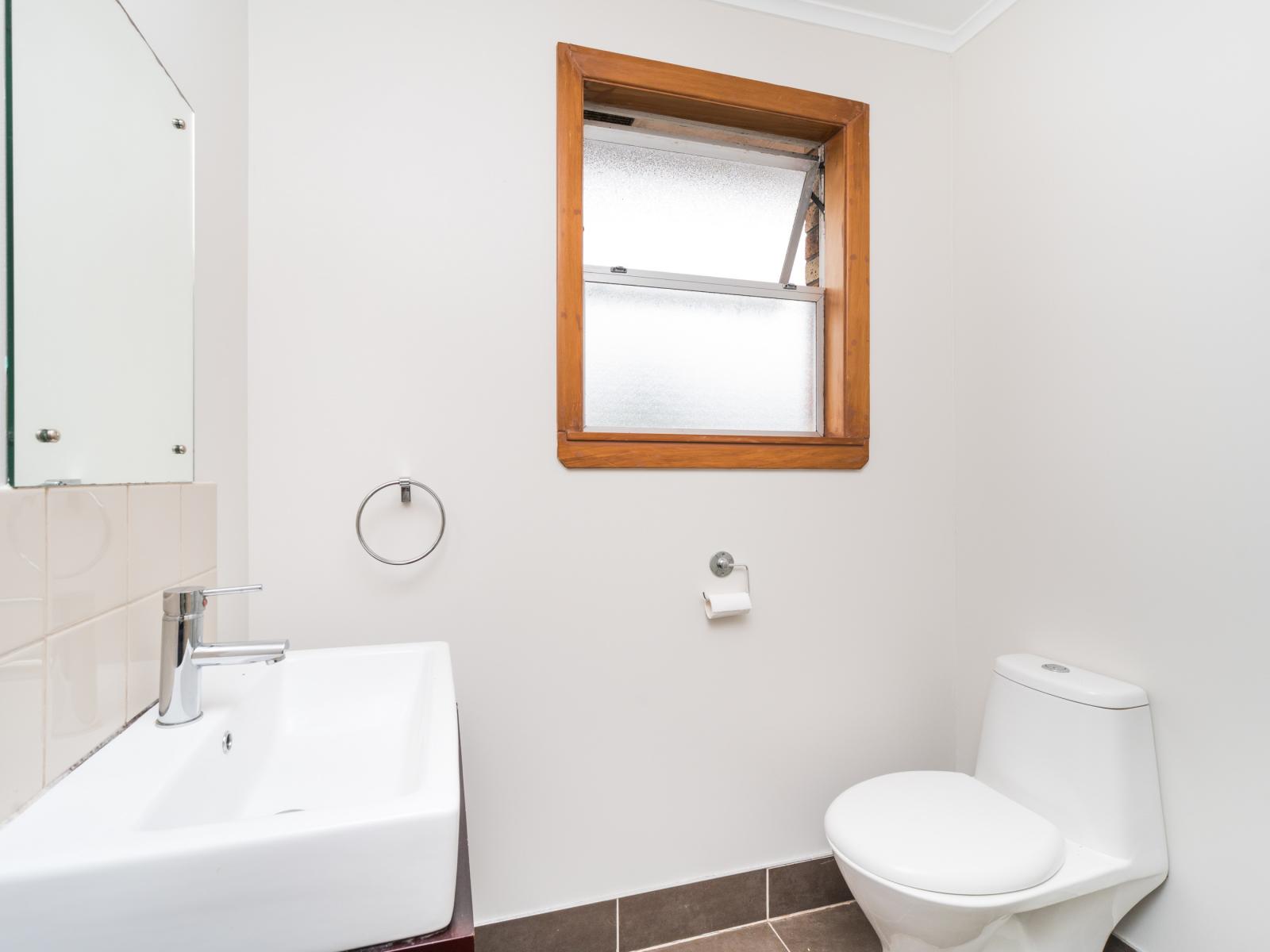 Unit 3, 84 Linton Street, West End