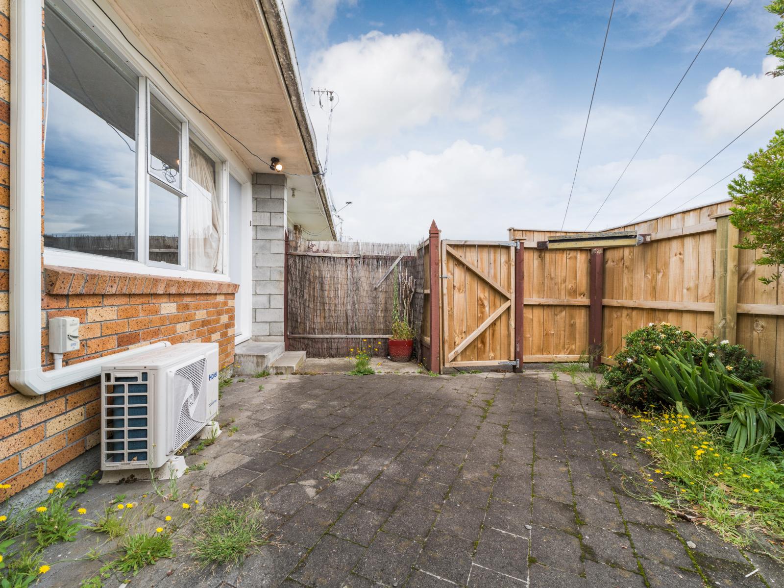 Unit 3, 84 Linton Street, West End