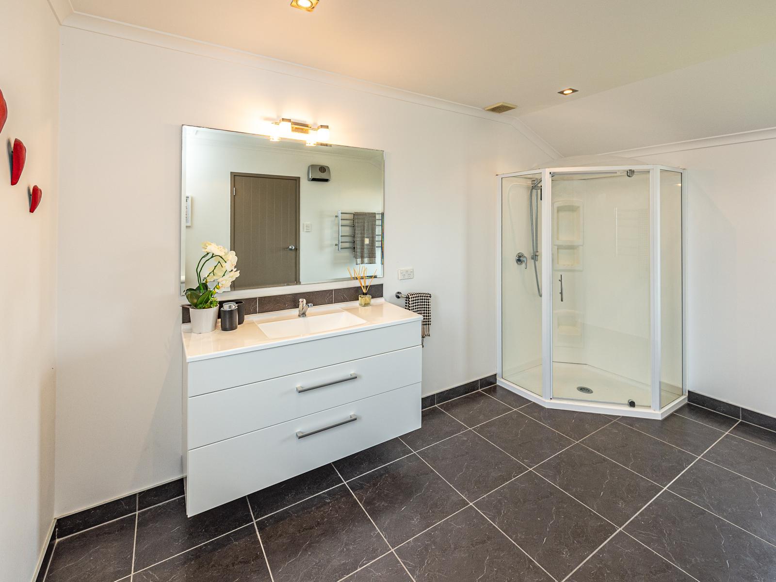 8 Akepiro Place, Tawhero