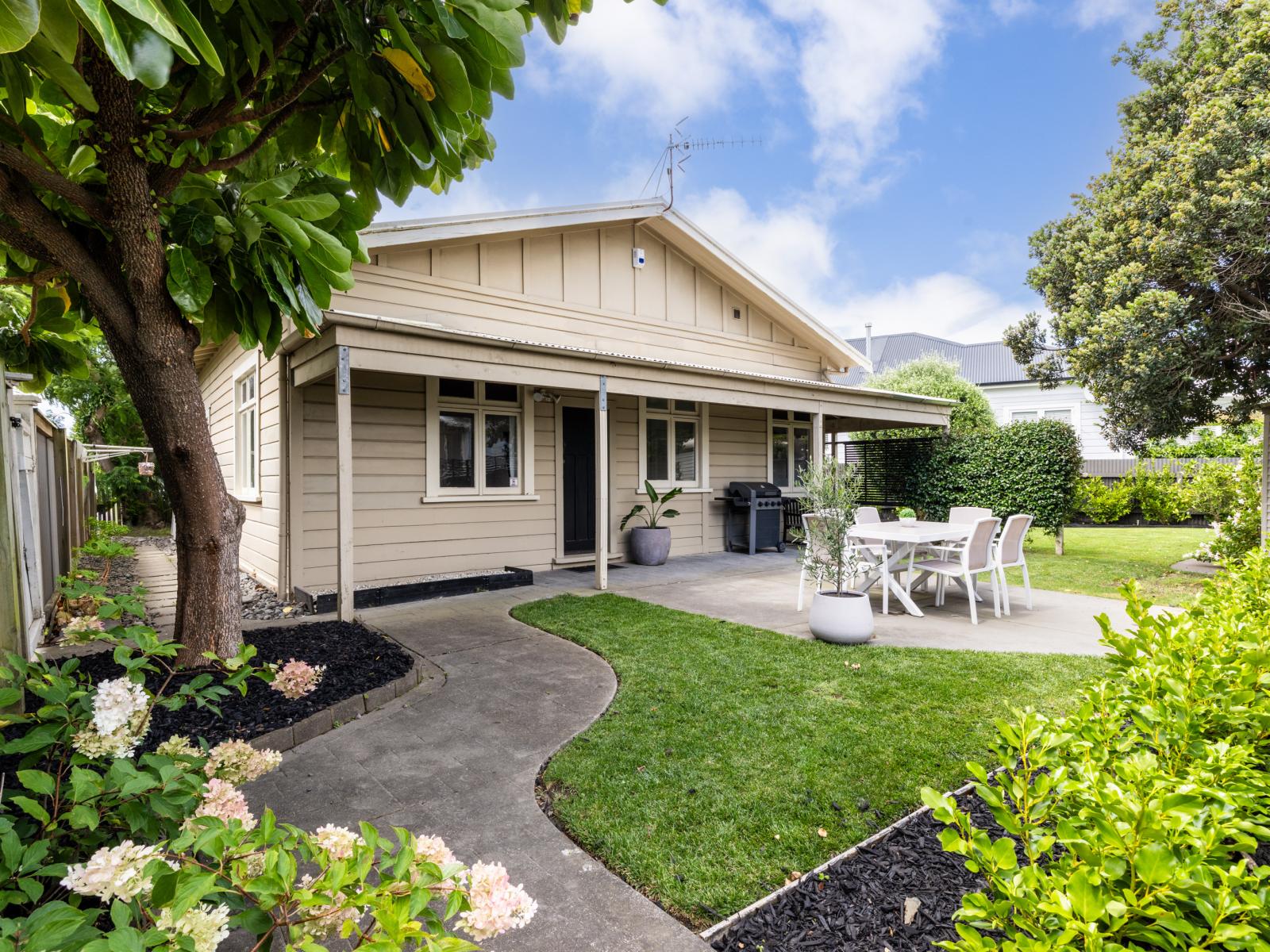 2 McDonald Street, Napier South