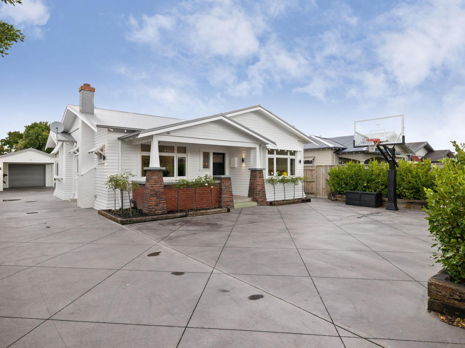 11 Miro Street, Takaro