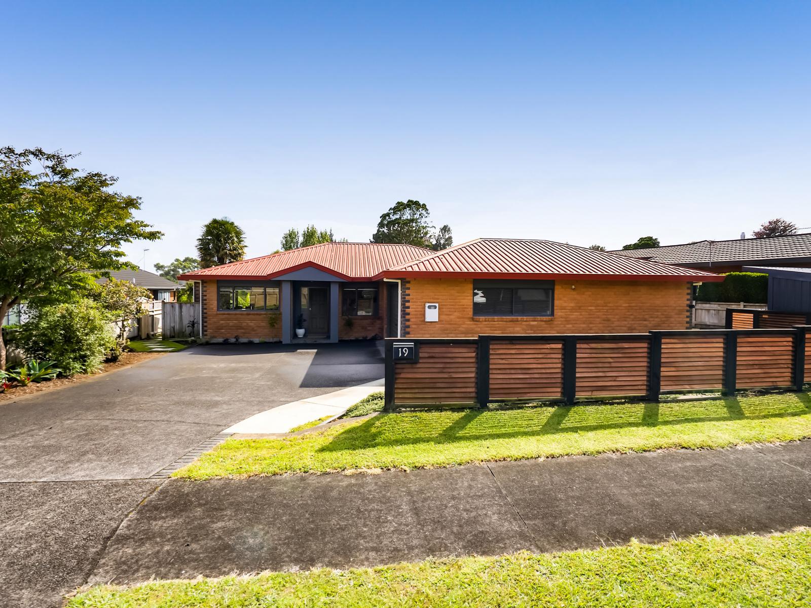 19 Ashmore Drive, Frankleigh Park