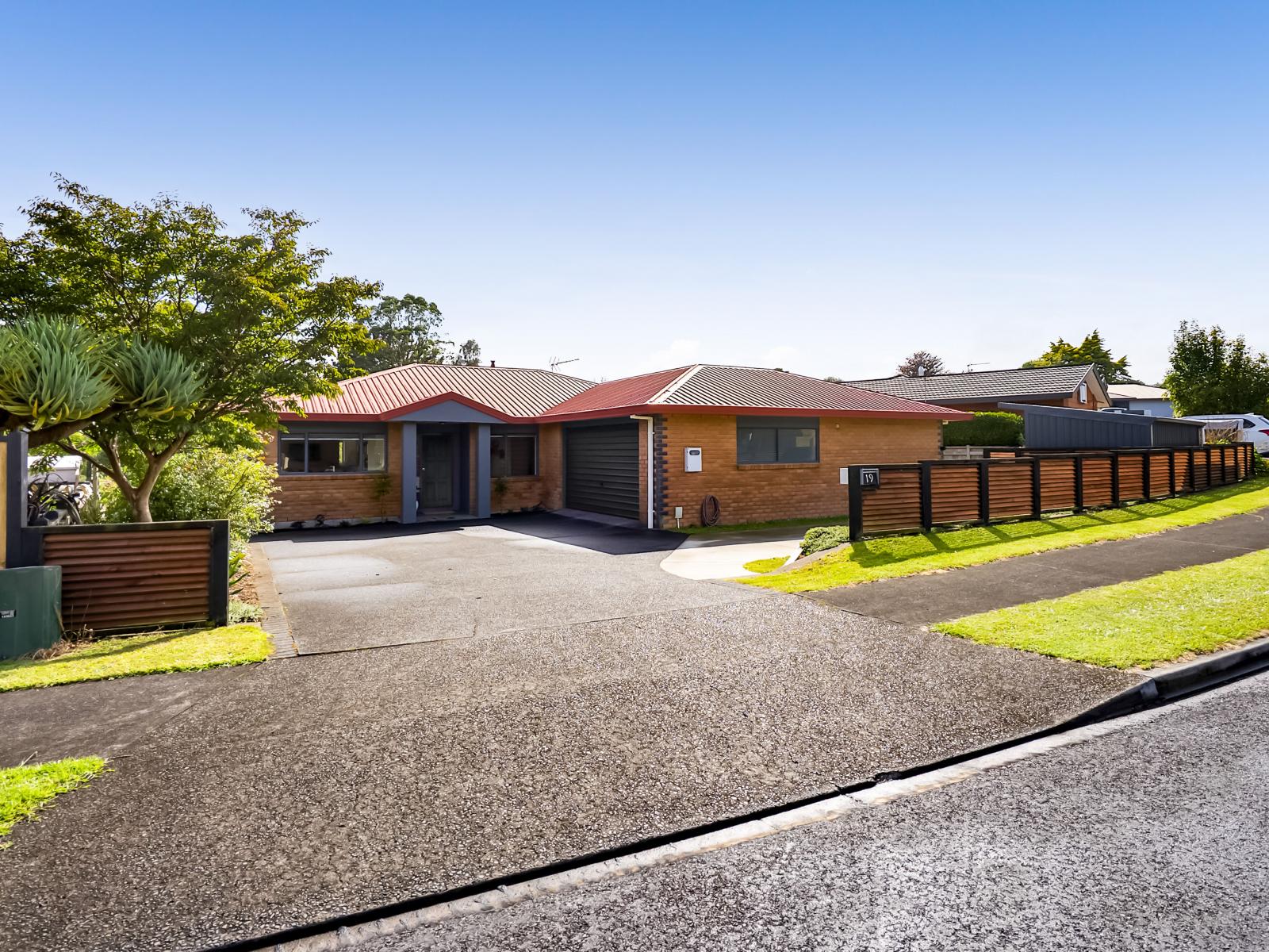 19 Ashmore Drive, Frankleigh Park