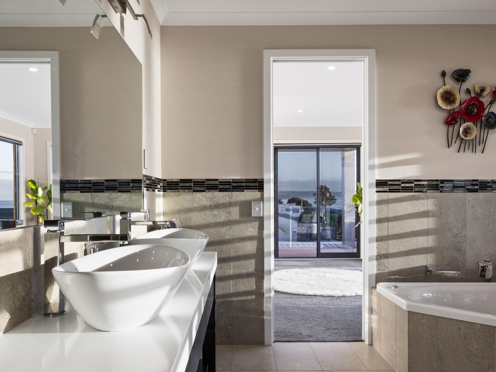 50 Ferguson Street North, Bay View