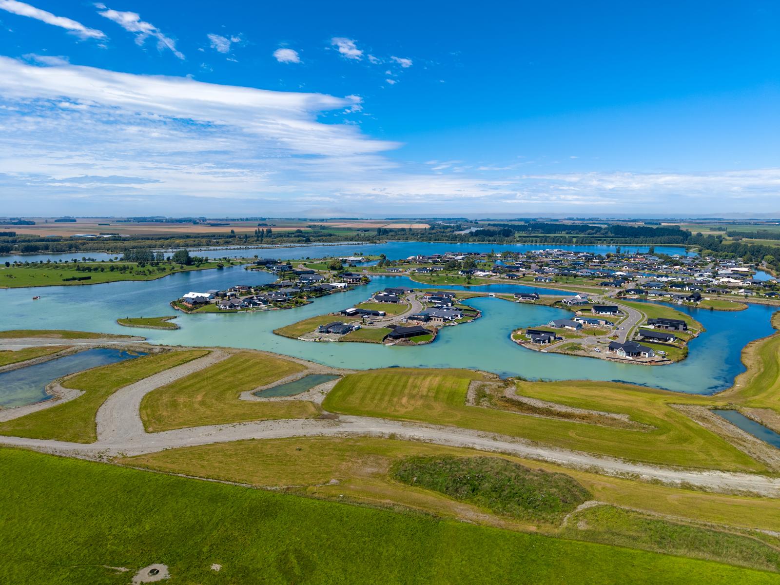 27 Bridgewater Quay, Lake Hood