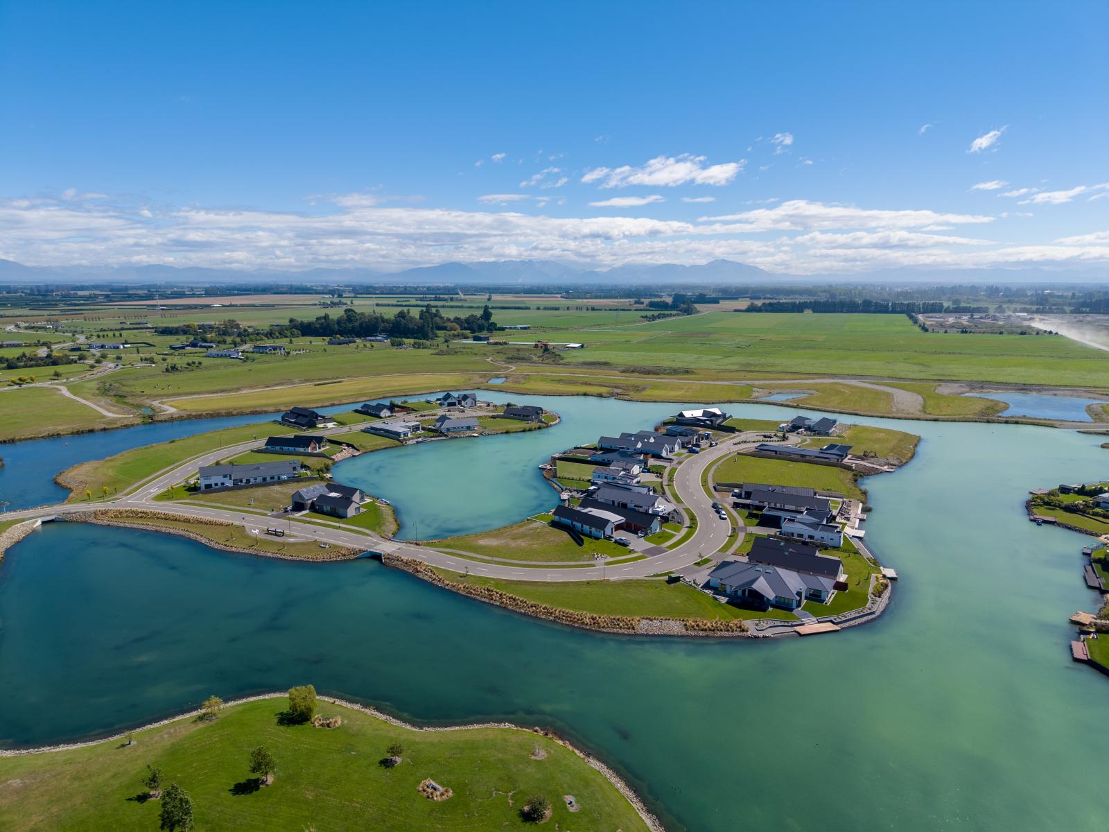 27 Bridgewater Quay, Lake Hood