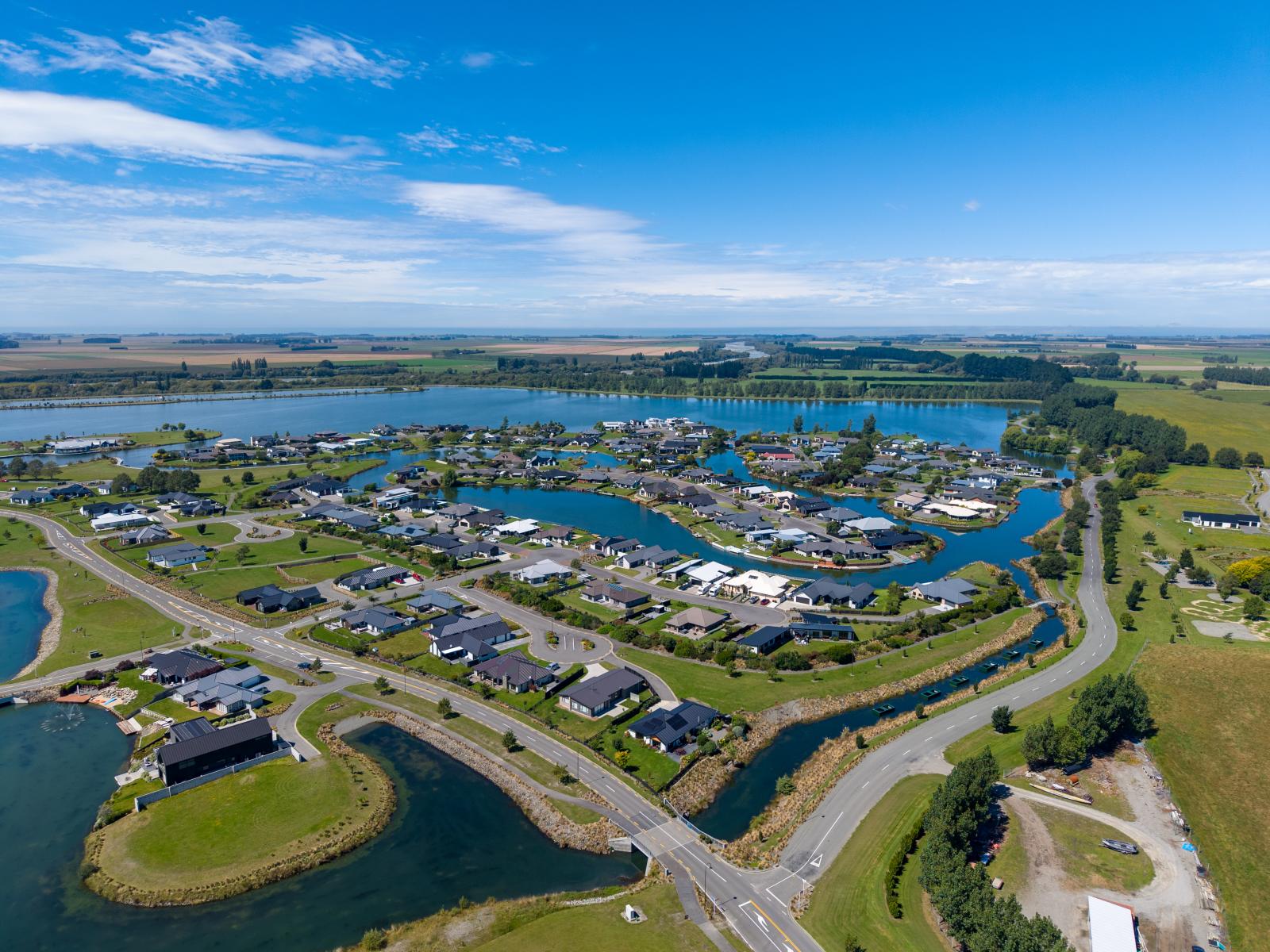 27 Bridgewater Quay, Lake Hood