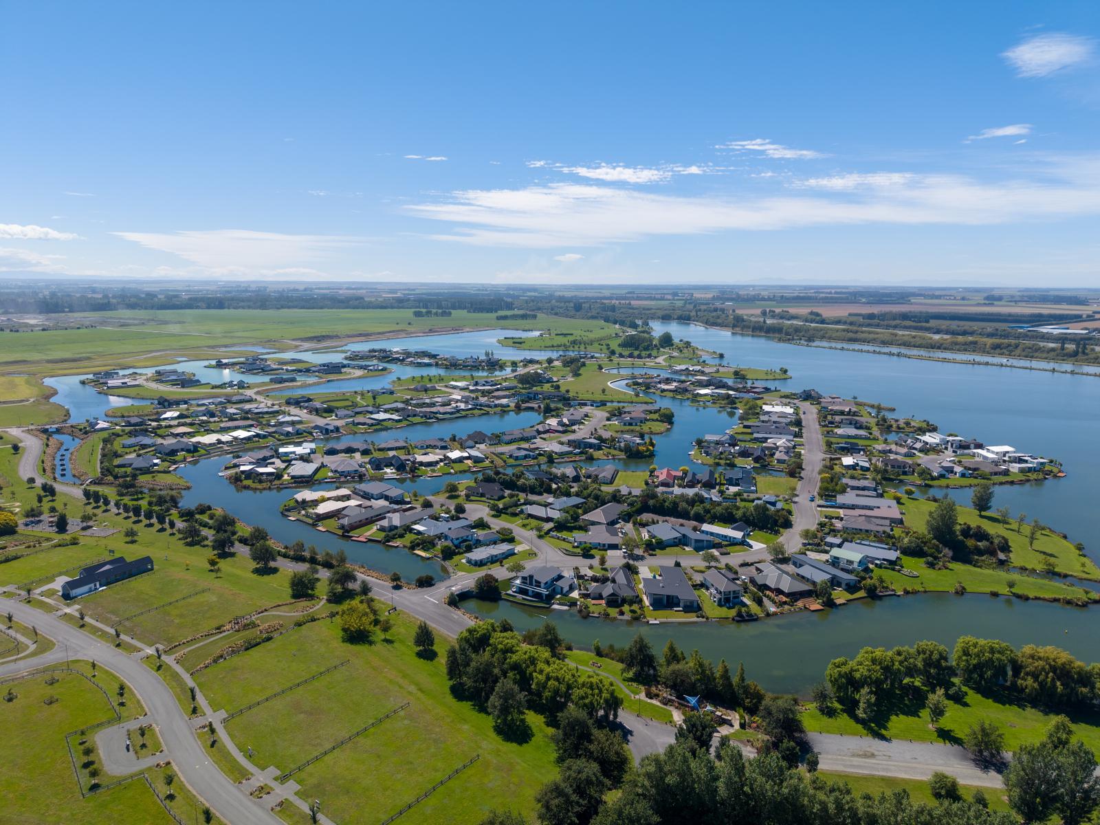 27 Bridgewater Quay, Lake Hood