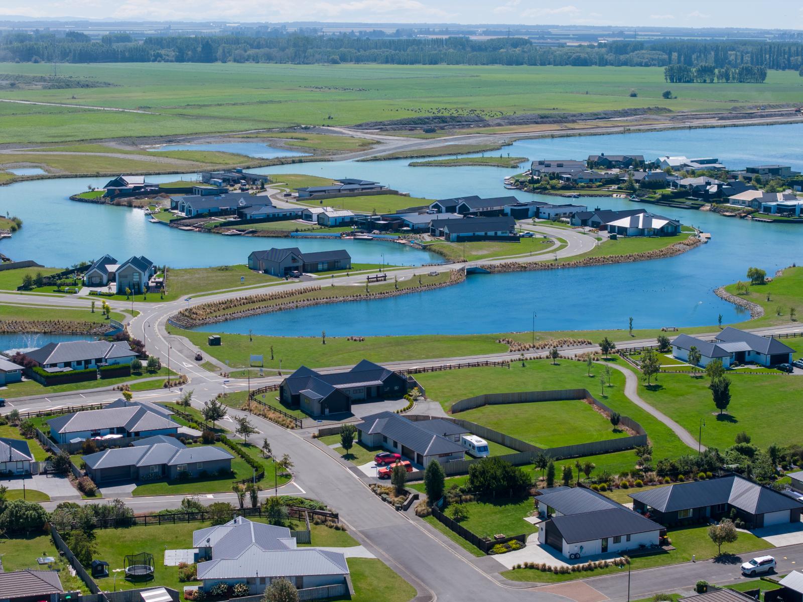 27 Bridgewater Quay, Lake Hood