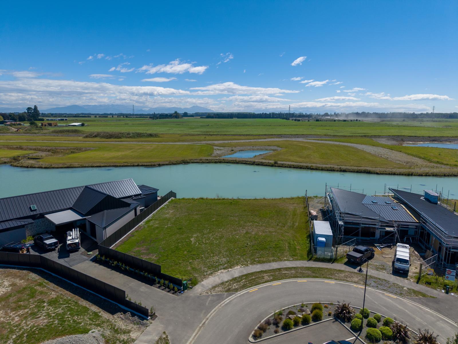 27 Bridgewater Quay, Lake Hood