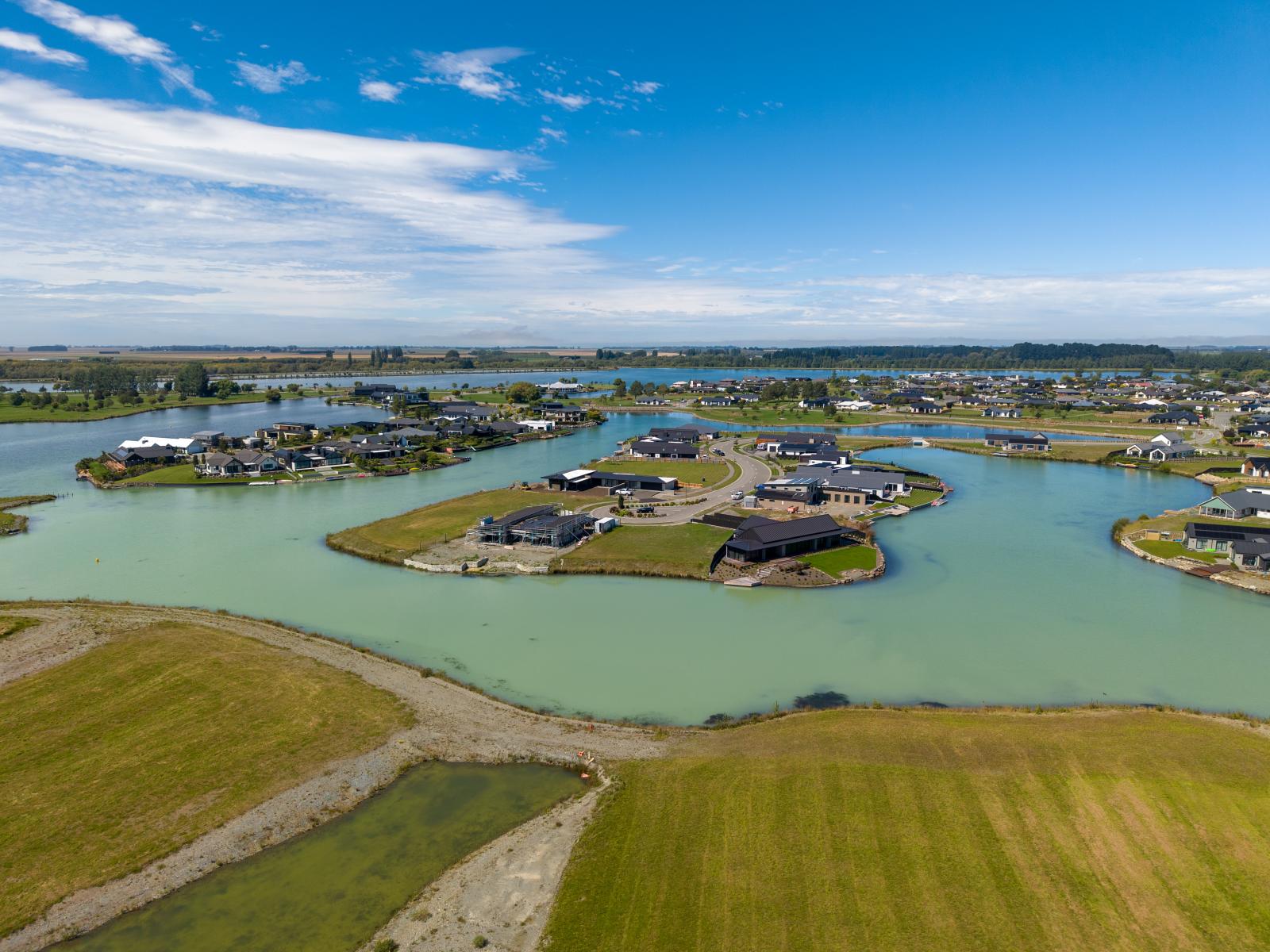 27 Bridgewater Quay, Lake Hood